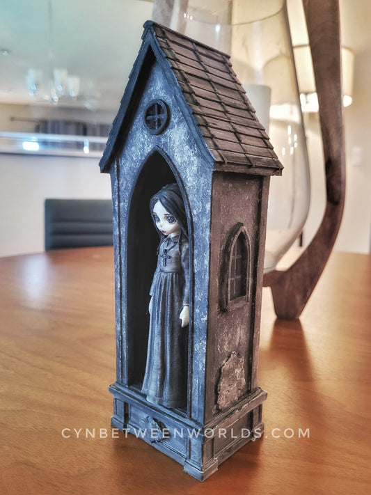 The Dwelling: House Between Worlds 9" Figure